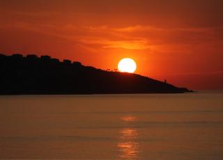 Sol eixint per la Torre Bellver
